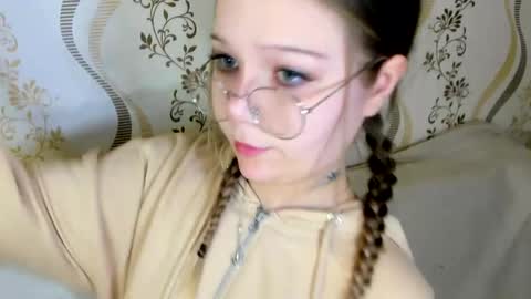 Snapshot of melmooon chatting on October 2025 02:25:01 PM MelMooon online show from October 2025 02:25:01 PM