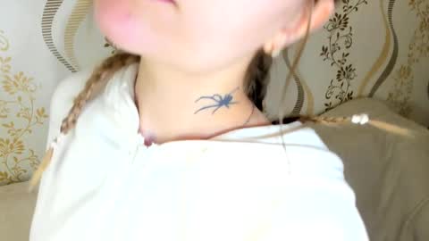 Snapshot of melmooon chatting on October 2025 12:04:02 PM MelMooon online show from October 2025 12:04:02 PM