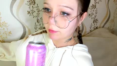 Snapshot of melmooon chatting on October 2025 01:44:01 PM MelMooon online show from October 2025 01:44:01 PM