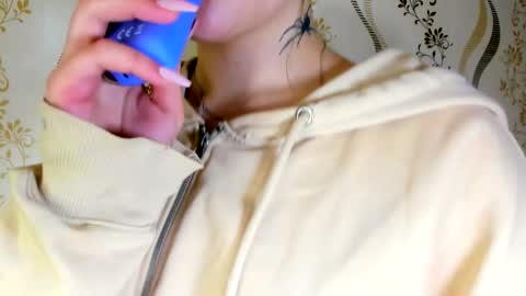 Snapshot of melmooon chatting on October 2025 01:56:01 PM MelMooon online show from October 2025 01:56:01 PM