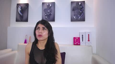 Snapshot of melodiroux_ chatting on November 2025 01:06:01 PM Melodi online show from November 2025 01:06:01 PM