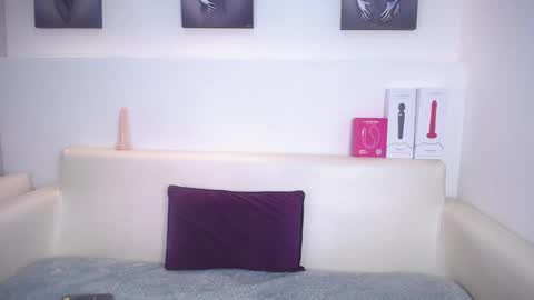 Snapshot of melodiroux_ chatting on November 2025 01:22:01 PM Melodi online show from November 2025 01:22:01 PM