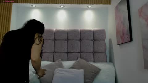 Snapshot of melodiroux_ chatting on June 2026 01:04:02 PM Melodi online show from June 2026 01:04:02 PM