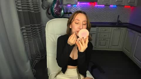 Snapshot of melodyoflovee chatting on February 2025 04:05:01 AM Kaylie online show from February 2025 04:05:01 AM