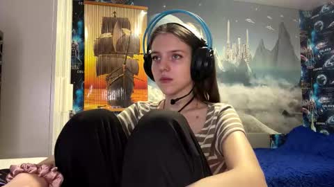 Hi Im Aria 18 years old online show from December 2025 03:09:02 PM