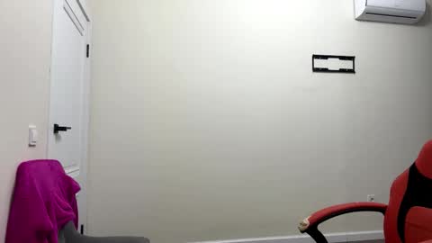 Hi Im Aria 18 years old online show from February 2026 12:37:02 PM