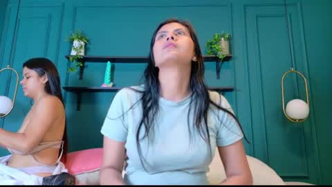 Snapshot of melydoll_ chatting on June 2026 07:01:02 PM Maelly online show from June 2026 07:01:02 PM