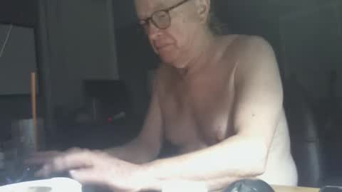 Snapshot of memberjames chatting on January 2025 05:37:01 AM I am usually high and horny...lol online show from January 2025 05:37:01 AM