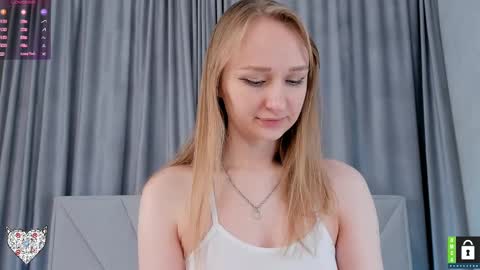 Snapshot of memento_mary chatting on March 2025 05:38:02 PM The princess of your dreams online show from March 2025 05:38:02 PM