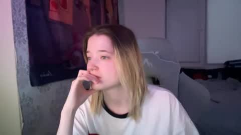 Snapshot of meowki4 chatting on December 2024 04:06:01 AM meowme online show from December 2024 04:06:01 AM