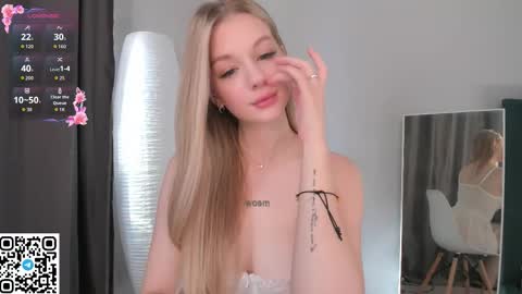 Snapshot of meowmonica chatting on September 2025 07:08:01 AM Monica online show from September 2025 07:08:01 AM