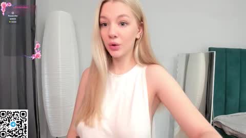 Snapshot of meowmonica chatting on October 2025 08:36:02 AM Monica online show from October 2025 08:36:02 AM