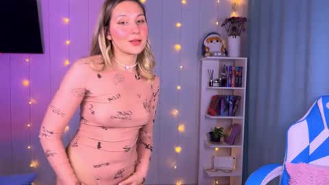 Snapshot of mercedes_robins chatting on September 2025 05:13:01 PM Molly online show from September 2025 05:13:01 PM