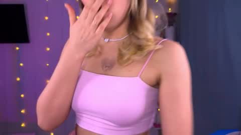 Snapshot of mercedes_robins chatting on October 2025 03:33:02 PM Molly online show from October 2025 03:33:02 PM