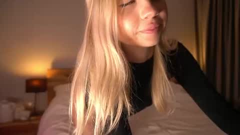 Snapshot of mermaids_ chatting on July 2026 08:59:02 PM Lara OFFLINE online show from July 2026 08:59:02 PM