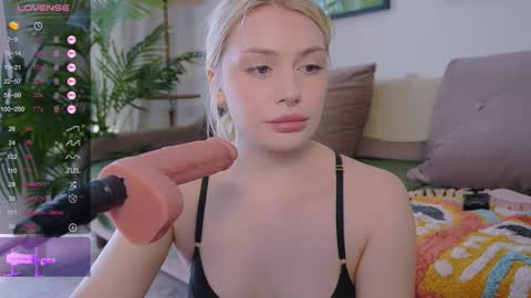 Snapshot of meukotis chatting on September 2025 09:23:02 AM Stella online show from September 2025 09:23:02 AM