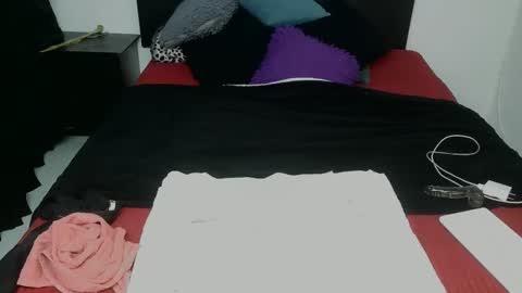 mhia1972 online show from December 2025 02:58:02 PM