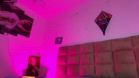 Snapshot of mia_0_ chatting on October 2025 07:23:02 PM Emi online show from October 2025 07:23:02 PM