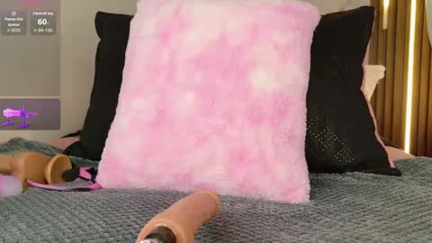 Mia Blonde online show from October 2025 08:09:01 PM