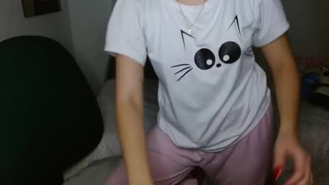 Mia online show from November 2025 05:54:01 AM