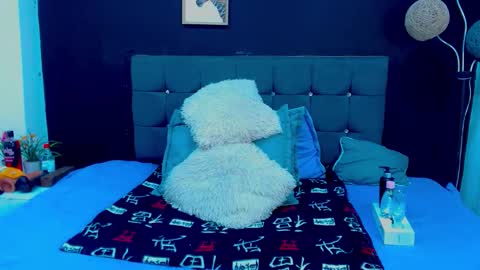 C A L L  M E  M I A  online show from November 2025 06:01:01 PM