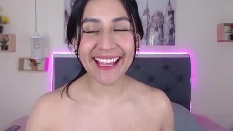 M I A  A Y R A online show from November 2025 04:08:02 PM