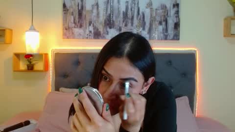 M I A  A Y R A online show from January 2026 04:31:01 PM