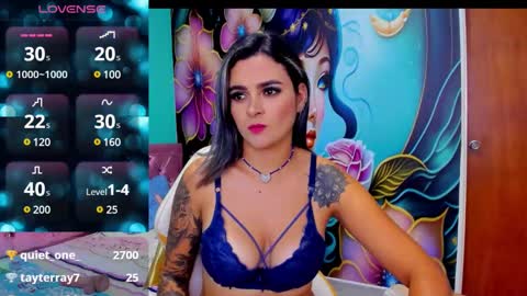 Snapshot of mia_bigtits_17 chatting on December 2024 06:59:01 PM Mia online show from December 2024 06:59:01 PM