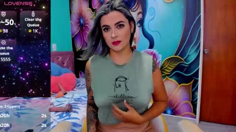 Snapshot of mia_bigtits_17 chatting on January 2025 08:11:02 PM Mia online show from January 2025 08:11:02 PM