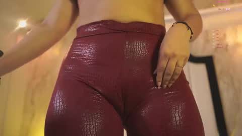 Anna online show from December 2025 07:09:01 PM