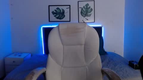 Snapshot of mia_collens_ chatting on November 2025 02:32:02 AM MIA online show from November 2025 02:32:02 AM