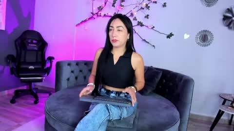 mia_davis__ online show from June 2026 11:57:01 AM