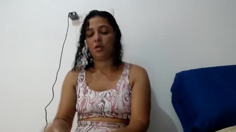 Snapshot of mia_diamon chatting on May 2026 05:43:01 PM mia diamon online show from May 2026 05:43:01 PM