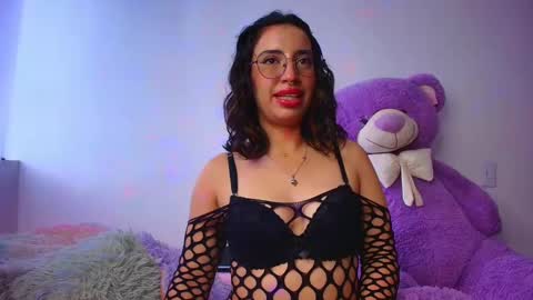 Mia flames online show from November 2025 08:52:02 PM