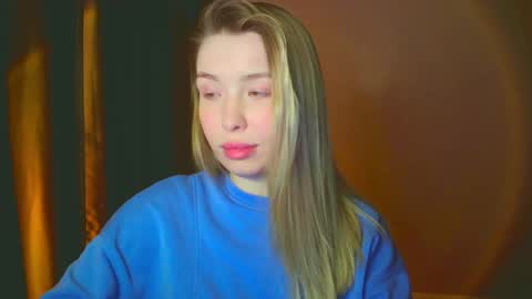 Snapshot of mia_fleur_ chatting on December 2024 09:11:01 PM Mia online show from December 2024 09:11:01 PM