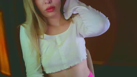 Snapshot of mia_fleur_ chatting on December 2024 08:51:01 PM Mia online show from December 2024 08:51:01 PM