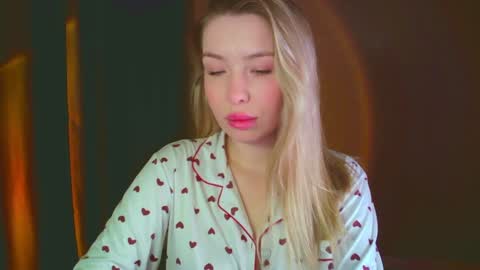 Snapshot of mia_fleur_ chatting on December 2024 03:15:02 AM Mia online show from December 2024 03:15:02 AM