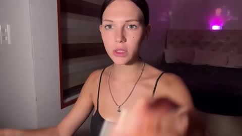 Snapshot of mia_floo chatting on November 2025 04:51:01 PM mia_floo online show from November 2025 04:51:01 PM