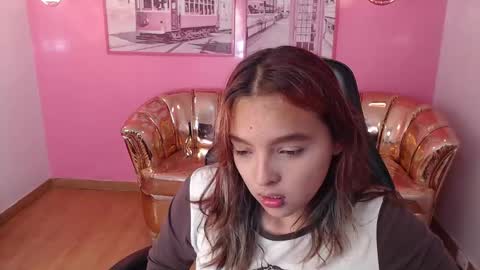 Mia online show from October 2025 01:19:01 PM
