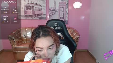 Mia online show from November 2025 12:53:01 PM