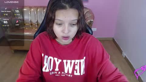 Mia online show from November 2025 01:12:02 PM