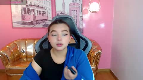 Mia online show from December 2025 01:18:02 PM