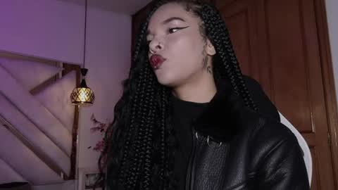 Mia online show from March 2026 03:19:01 AM