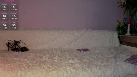 Mia  online show from November 2025 05:00:01 PM