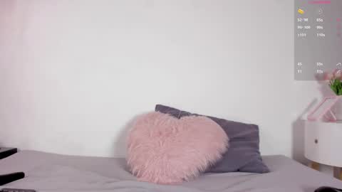 Snapshot of mia_holson chatting on April 2026 01:03:01 PM I am Mia online show from April 2026 01:03:01 PM