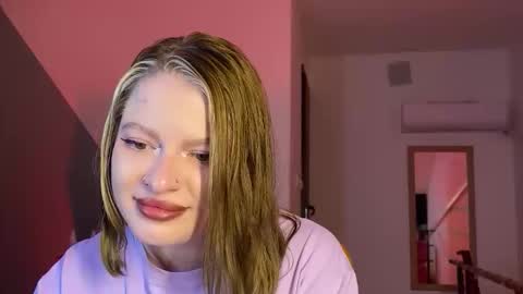 Mia online show from September 2025 08:41:01 PM