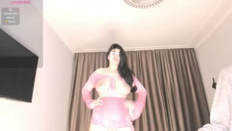 Mia 3 online show from May 2026 01:19:01 PM