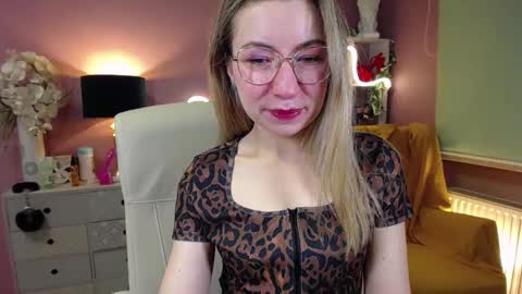 Snapshot of mia_luxx92 chatting on December 2024 07:52:02 AM Mia online show from December 2024 07:52:02 AM
