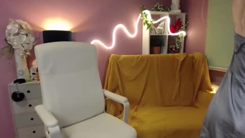 Snapshot of mia_luxx92 chatting on December 2024 08:02:02 AM Mia online show from December 2024 08:02:02 AM