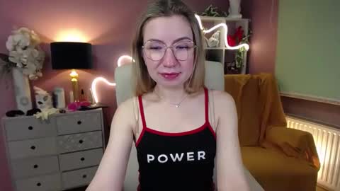 Snapshot of mia_luxx92 chatting on December 2024 10:55:02 AM Mia online show from December 2024 10:55:02 AM